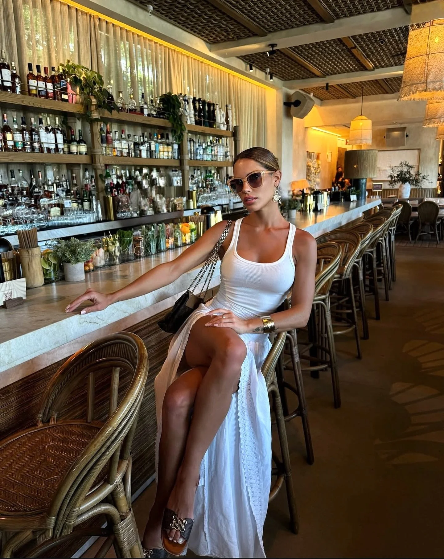 Transport yourself to the essence of kairos this weekend at CASA NEOS, where the right place and right time become one ✨ Reserve your waterfront table at the link in bio. @galadrielcaldirola