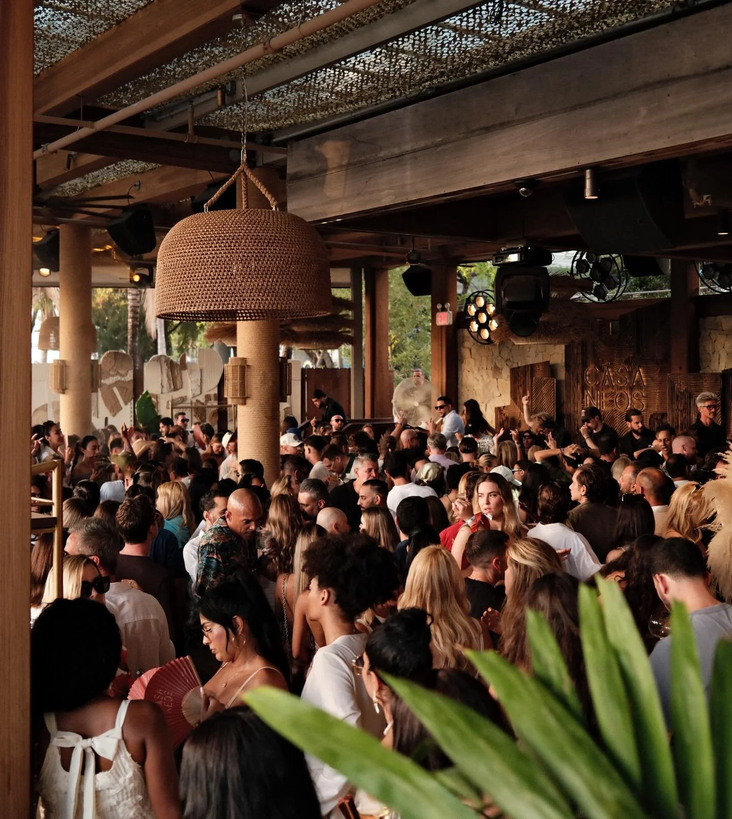 This past weekend came alive at CASA NEOS. From our CASA NEOS Lounge Grand Opening to performances at the Beach Club and beyond, every beat carried energy from day into night. ✨