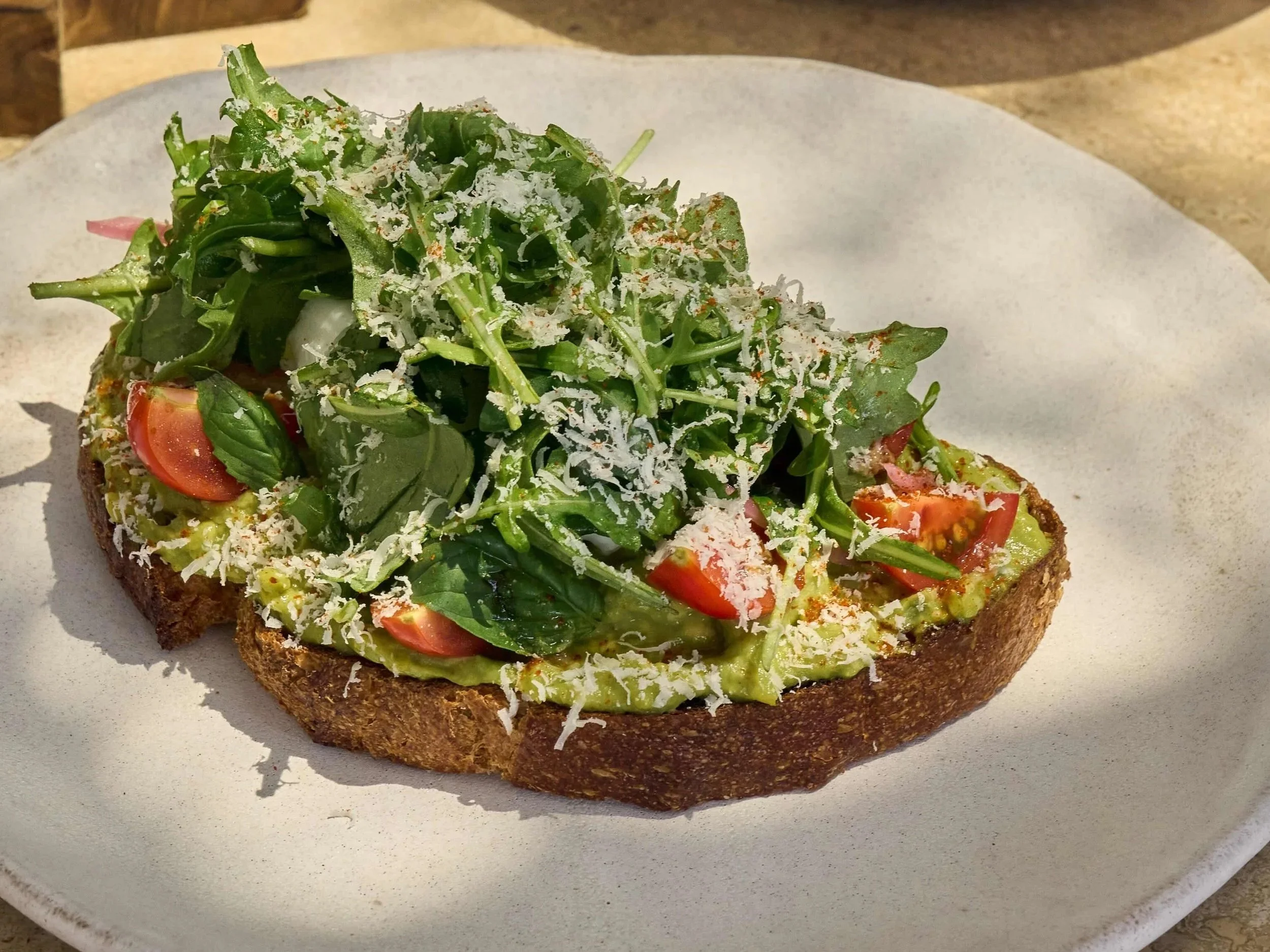 CASA_NEOS_BRUNCH_AVOCADO_TOAST.jpg