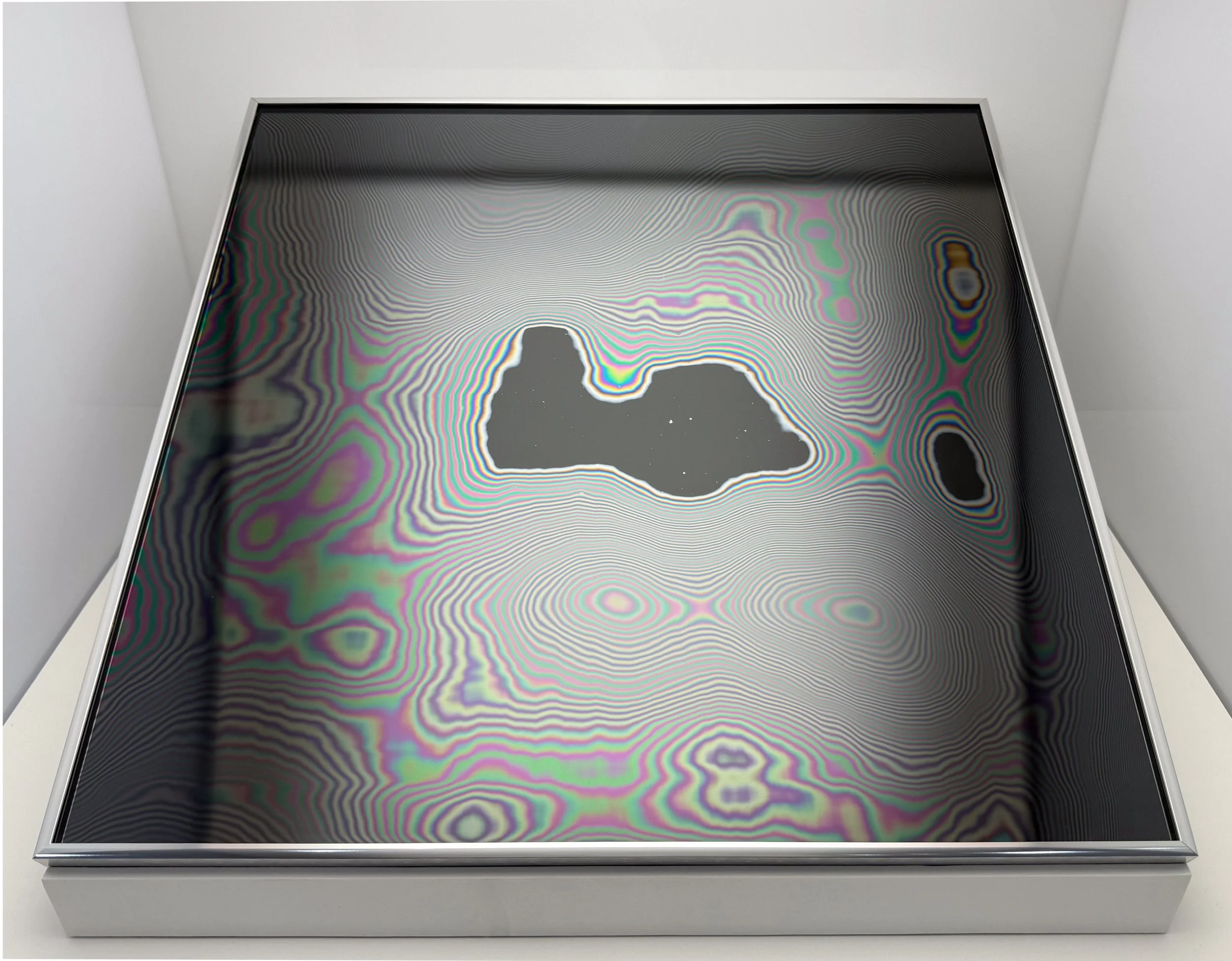 The Distance Between Touch
36" x 36" x 62"
Architectural Float Glass (2 sheets)
2025