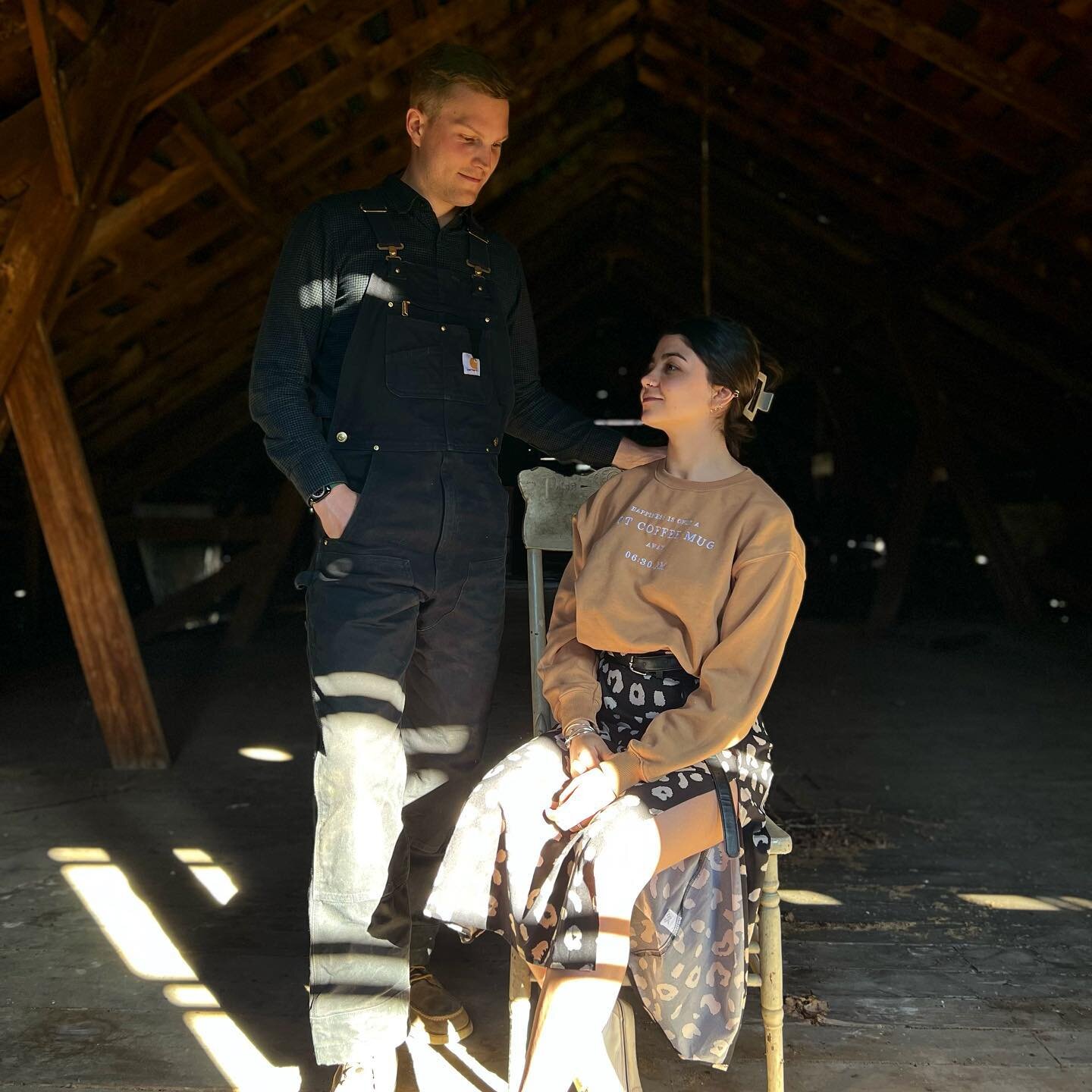 Our old barn isn&rsquo;t  filled with live stock and hay anymore, but it is an intriguing place for photo taking especially in the late afternoon. Moritz &amp; Larissa, April 2023.
@larihromanholo @moritz.eis.photography 
.
.
#upstateny #upstatelivin