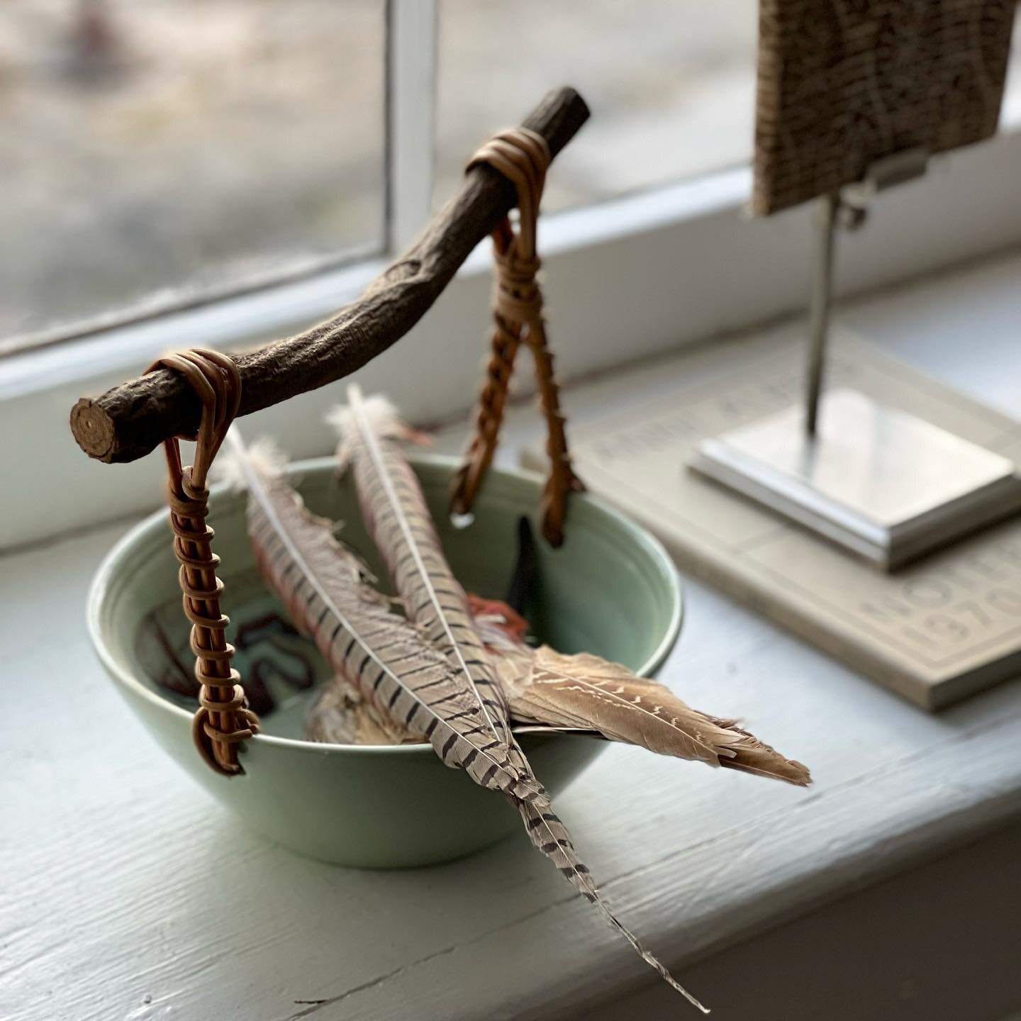 Window still life. The pheasant feathers were found in the woods near the farm. 
Porcelain bowl with wood handle @northfrontgallery 
.
.
#stilllife #stillleben #interiorobjects #interiorstyling #interiors #oldhouselove #upstateliving #upstateny #huds