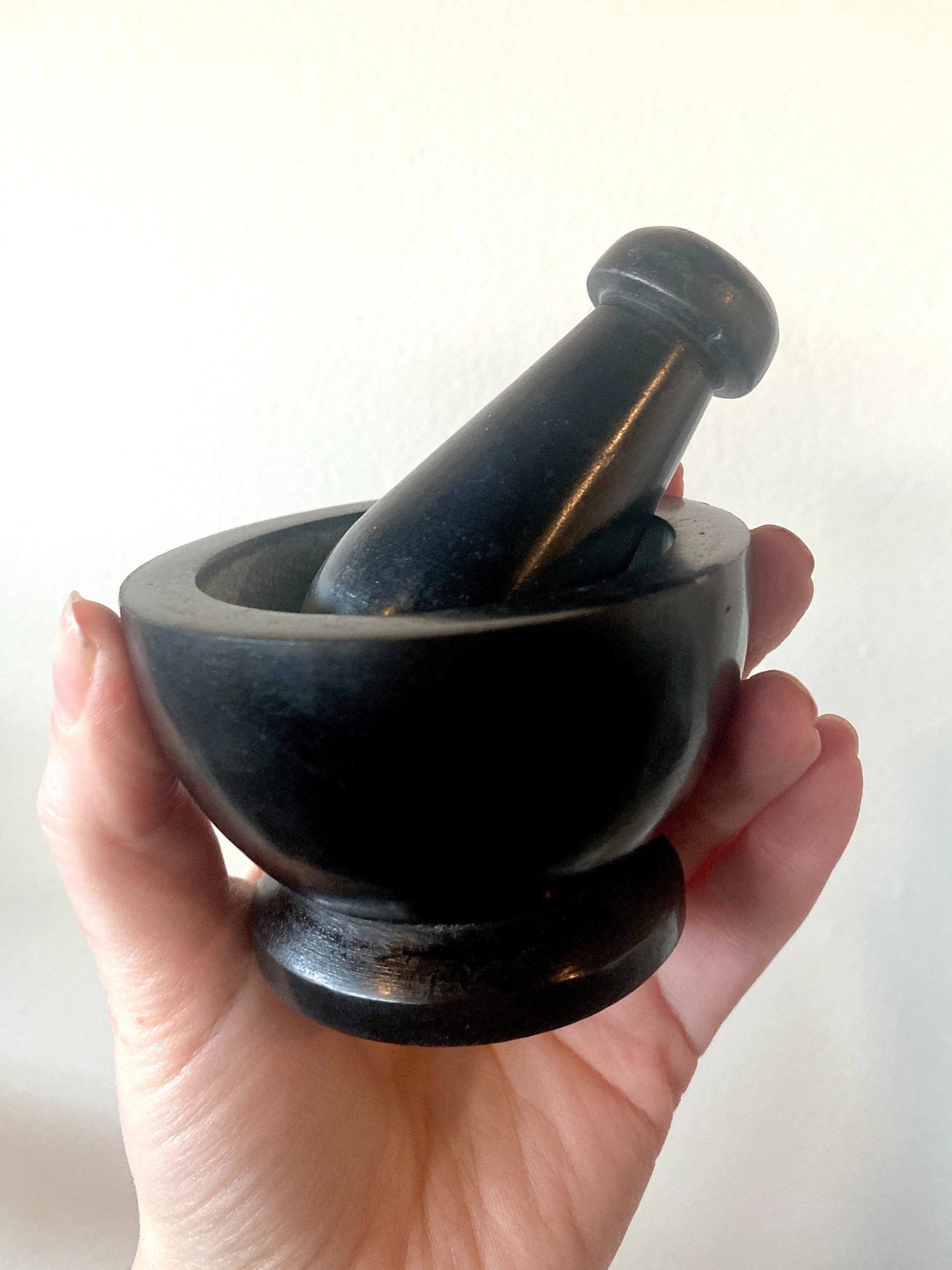 mortar-and-pestle-plant-magic-market.jpg