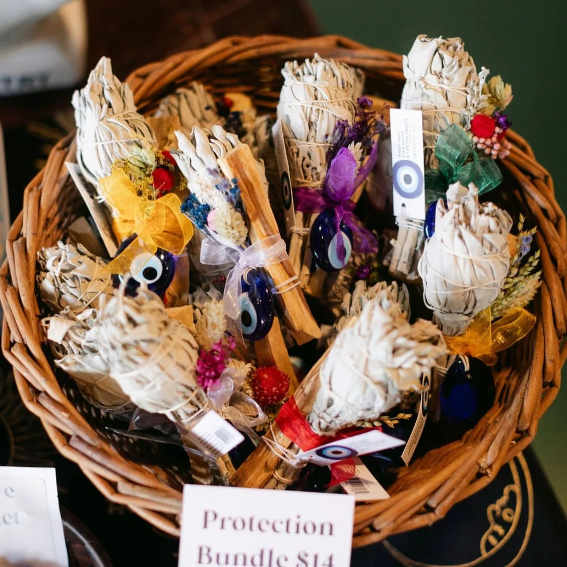 No bad vibes here&hellip;. 🧿🪬🙅&zwj;♀️✨

We have everything you need for smudging and cleansing energy! Tues-Sat 11-6 ✨

#protection #evileye #protect #energy #goodvibesonly #smudgestick #smudging #bundle #pretty #spring #cleansing #housecleansing 