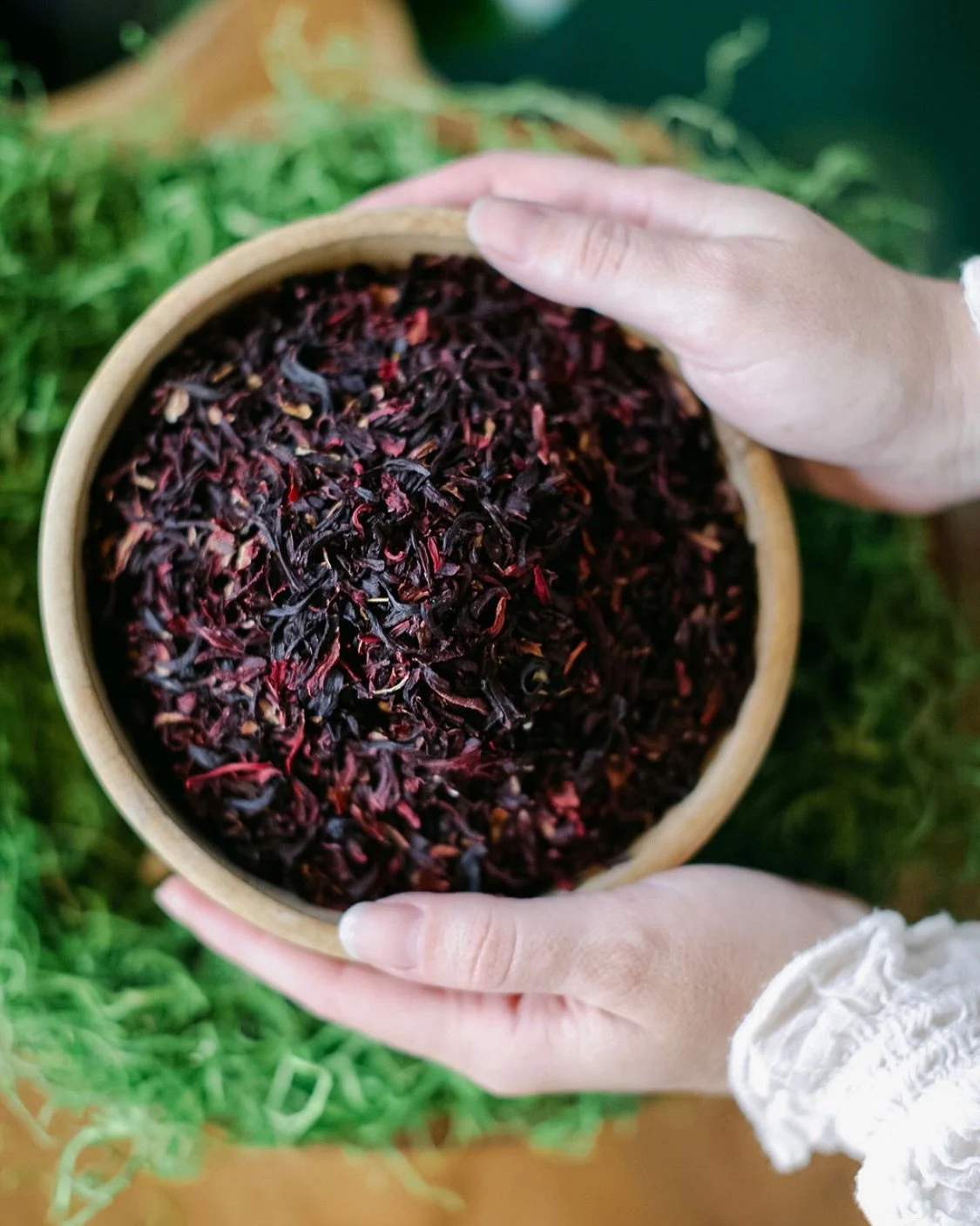 Beat the heat with Hibiscus Iced Tea! 🌺

How to: Steep 2 TBSP dried hibiscus in 16-20 oz of hot water for 5-10 min. Strain it, then sweeten with a bit of honey if desired and place in the fridge to serve cold/iced later! 

Add a sprig of mint or fre