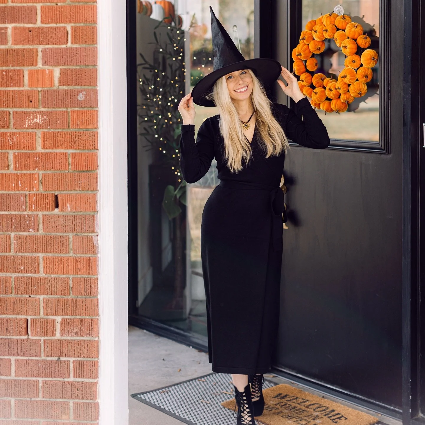 Hello October, I&rsquo;ve missed you! ✨🎃

I&rsquo;m Olivia, founder of Plant Magic Market in Columbus, Ga 👋✨ My list of current favorite things:

🧡 Season: Autumn, of course
🧡 Crystal: Malachite
🧡 Herb: Lemon Balm 
🧡 Book: Pocketful of Miracles