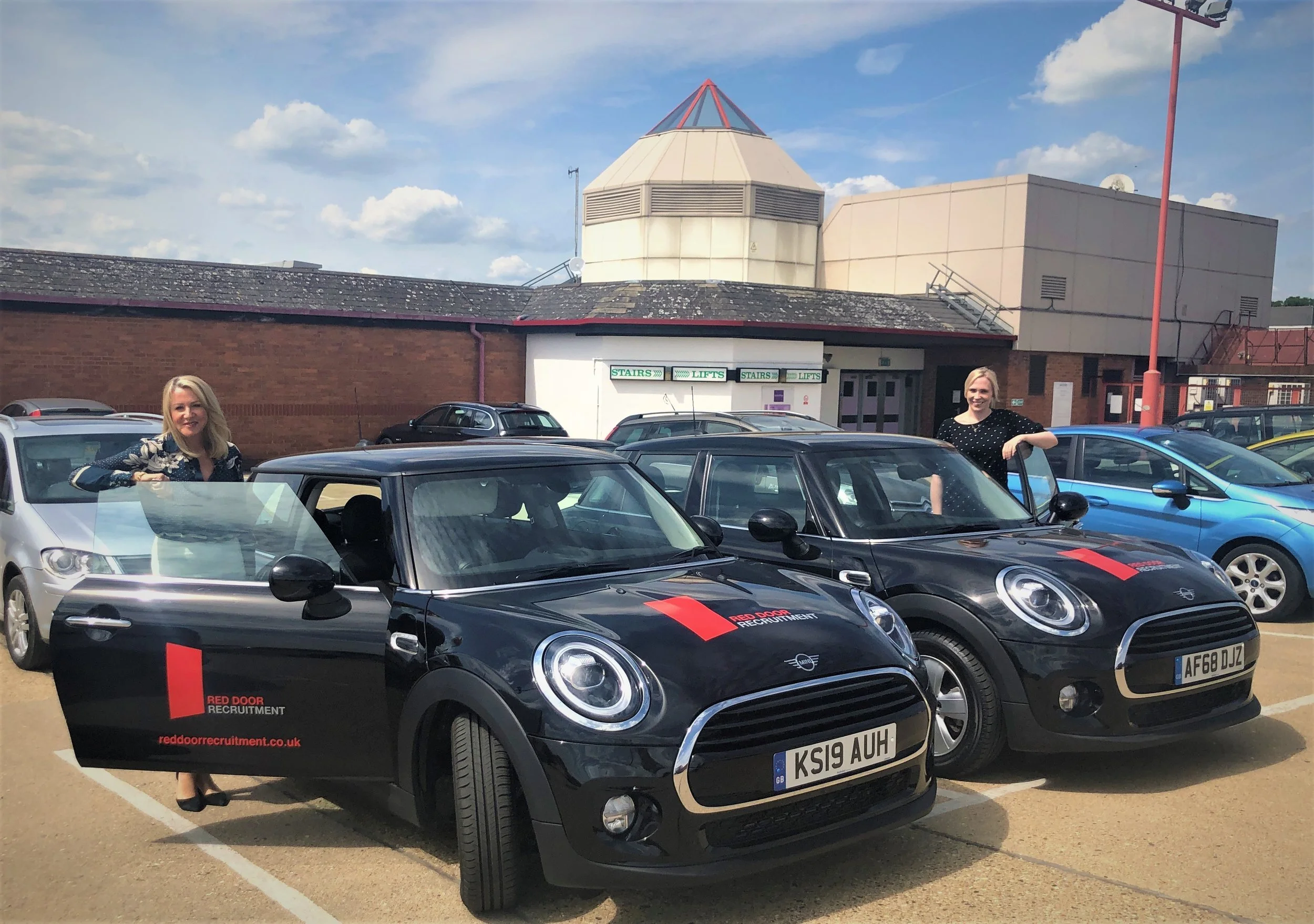 Meet the Red Door cars - Poppy and Scarlett!