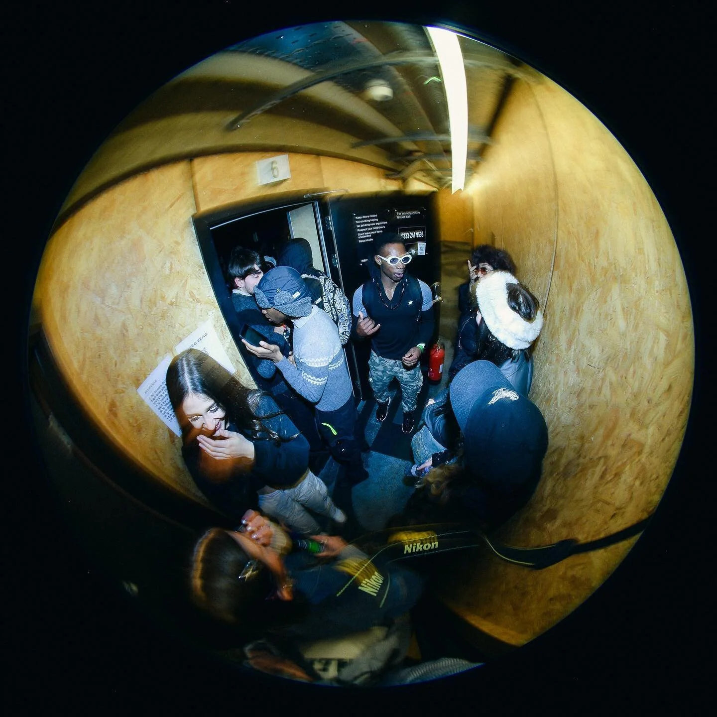 WHAT A NIGHT! ⭐✨ 
@pirateofficial x @zzegzzag 
EVERY1 THAT TURNED UP, YOU GUYS ARE THE BEST! <3
📷 @jamiespillett (mad shots!)
.
.
.
#londonartists #londonart #londonartexhibition #londonfashion #londonphotography #piratestudios #londoncreativenet