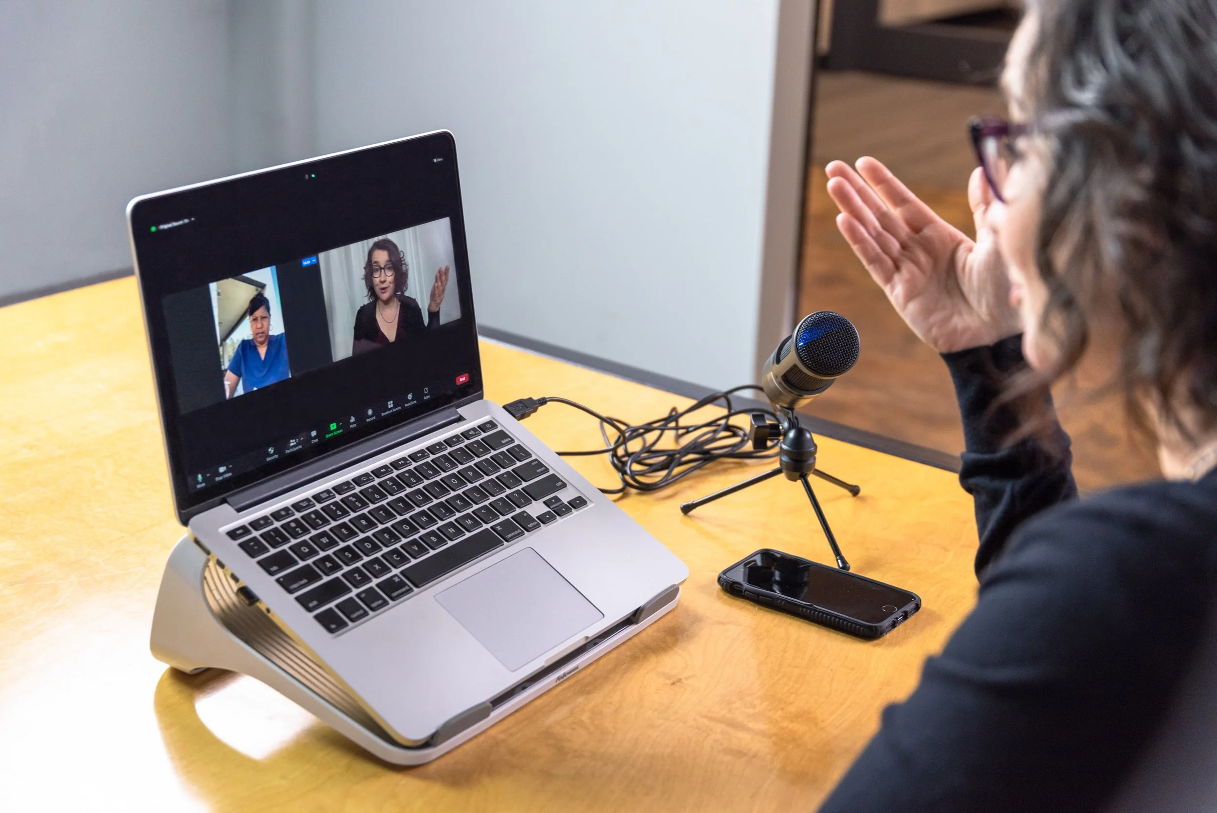 Look Good on Zoom/Look Good in Your Virtual Meetings — Presentation