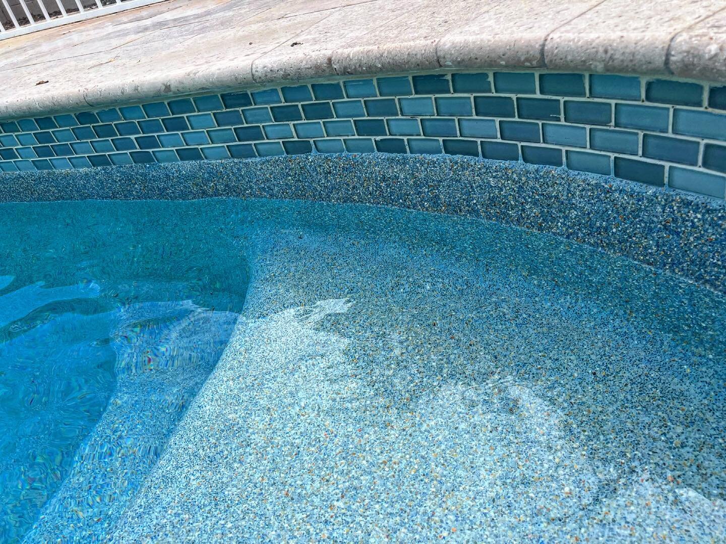 Gorgeous waterline tiles + Aqua Azul mini pebble. 🔥🔥🔥

#beforeandafter #pool #poolremodel #swimmingpool #arizona #arizonapools #phoenixarizona #tiles #pooltiles #poolrenovation #minipebble #views #swim #newpool #newpoolconstruction #newpoolbuild #