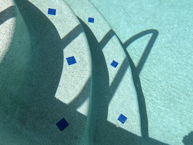 Pool with Radiant Pearl micro pebble and glass finish