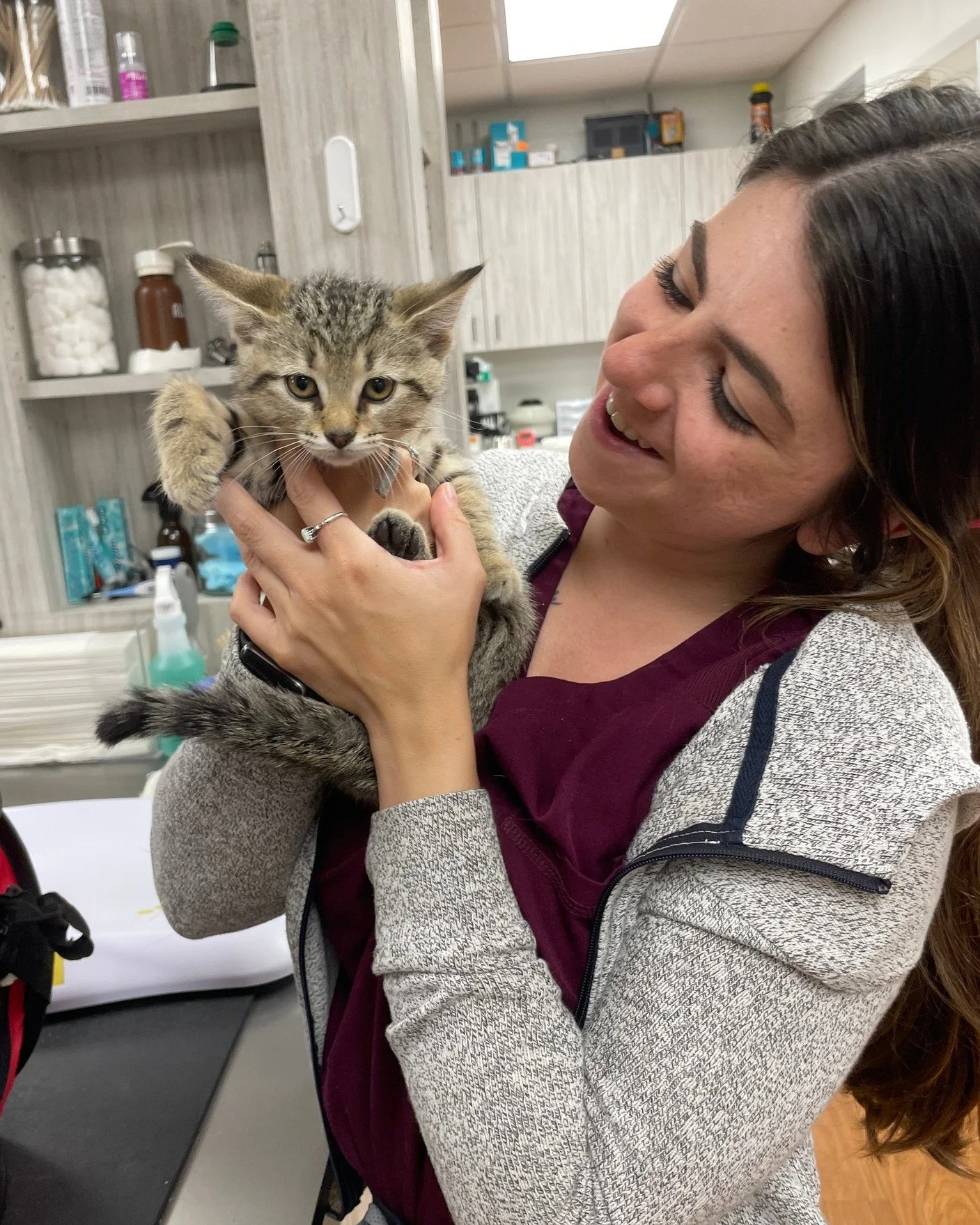 Snuggles, smiles, and purrs! Emily gave this sweet kitty all the love and attention during their visit &mdash; and we couldn&rsquo;t resist capturing the moment. 🐱🐾