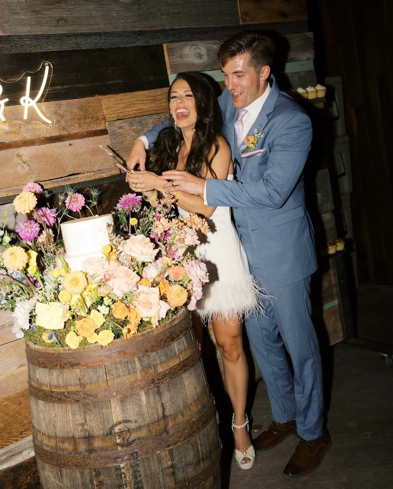 A truly unforgettable wedding is all in the details. A personalized cake, especially one featuring a beloved fury companion adds a touch of charm and joy to your celebration. 💐🐾

Photographer: @arielkphoto
Planner: @normanweddings
Dress: @altamodab
