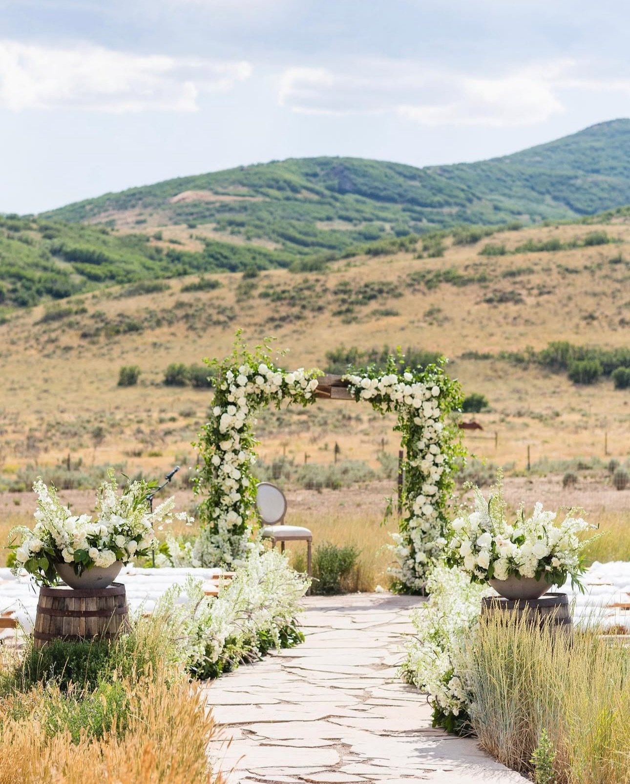 A cozy fairytale isle brought to life🌿✨

Planning &amp; Design: @bluebirdparkcity
Photography: @sparkle_illuminating
Florist: @artisanbloom
HMU: @the.beautymark.girls @hairbyaubreyt
Wedding Dress + Shoes: @verawangbride @louboutinworld
Catering: @_h