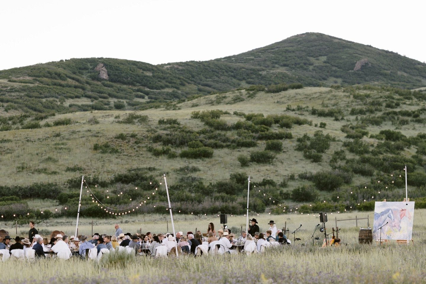 Take a closer look into this unforgettable set up.✨

Where wild beauty meets refined detail, and every table, bloom, and glass is placed with intention. 

Photography: @sparkle_illuminating
Catering: @culinarycrafts
Wine: @dilectawines
Band: @theprop