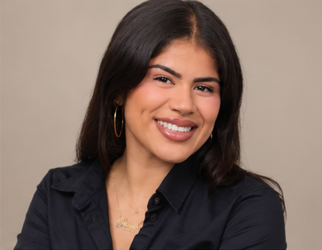 Specializes in helping teens, young adults, and adults connect with their truest selves | Spanish-Speaking Therapist