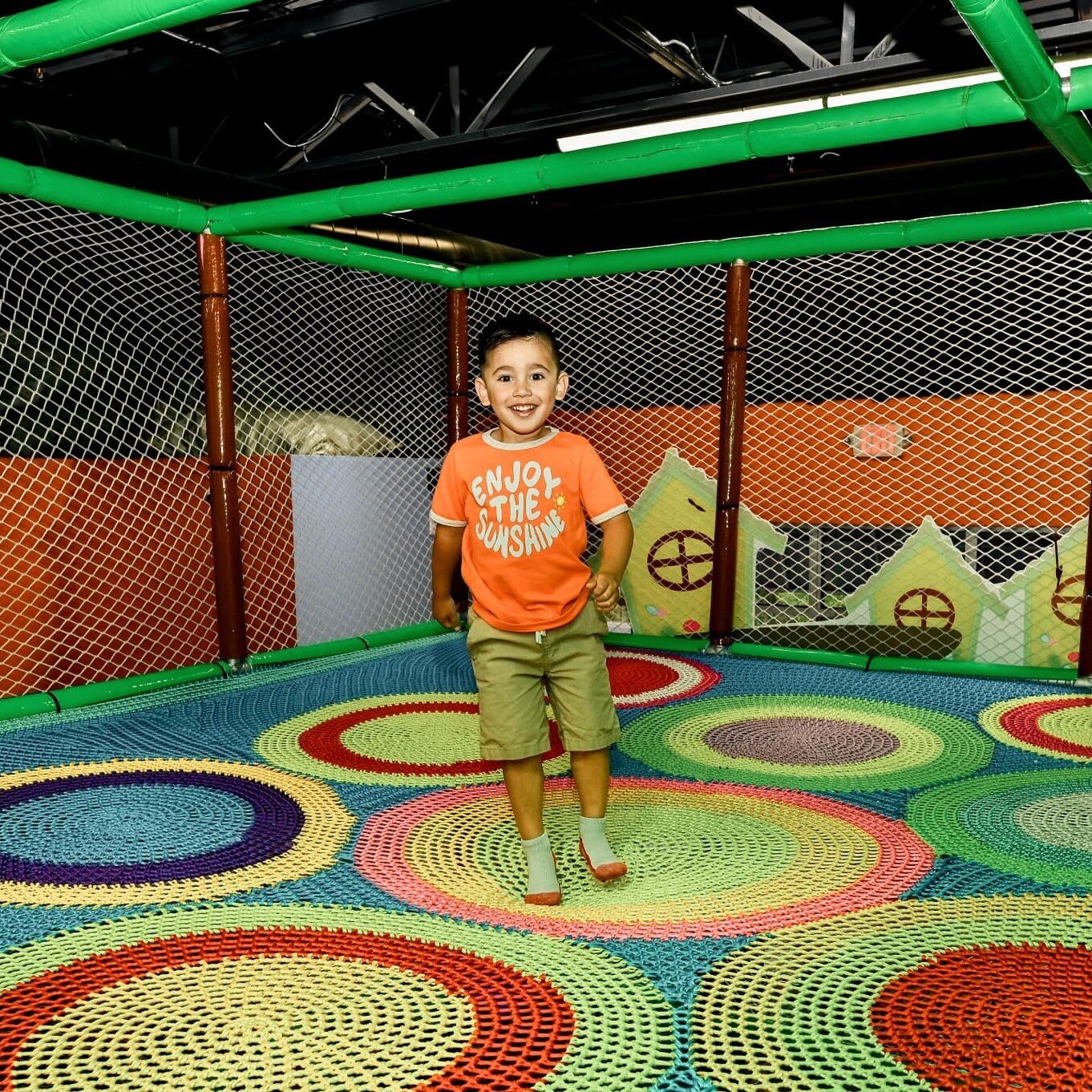 🚨ACTIVITY ALERT🚨
.
We look forward to meeting up at @tnkidsco. This is one of our favorite family-owned indoor playgrounds! It has three levels of fun for kiddos to crawl around, with tube slides to access each. It's accommodating for all ages and 