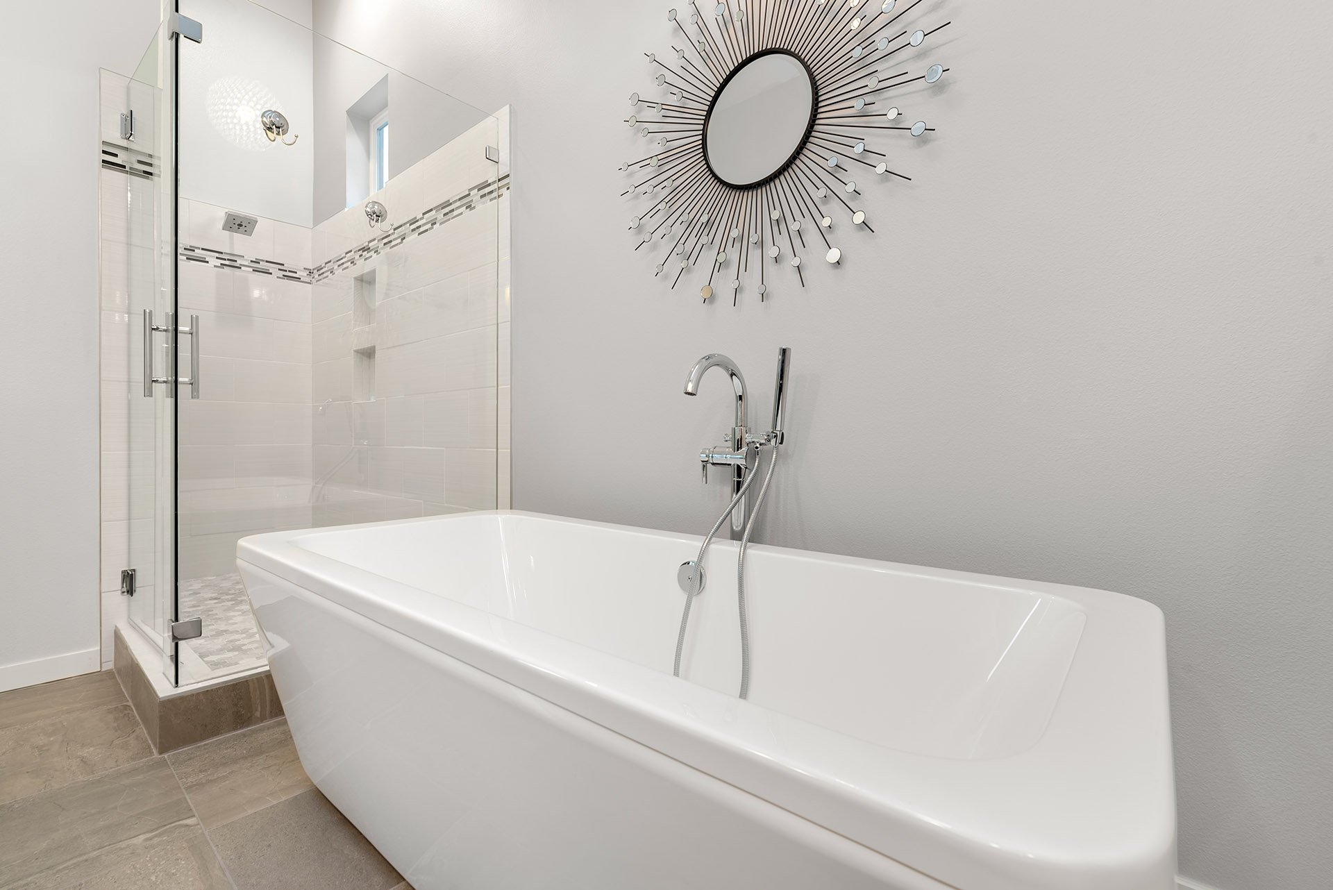 tub in master.jpg