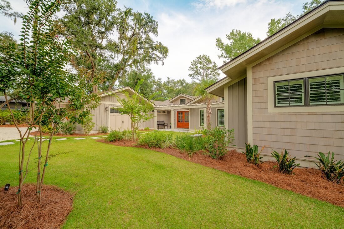 Your landscaping is part of what completes the exterior of your home! 🏡 

We can help connect you with a great landscaping team when you build with Hammerhead! 

#homebuilder #landscaping #customhomes #hammerheadbuilders #homeexterior #beachhouse