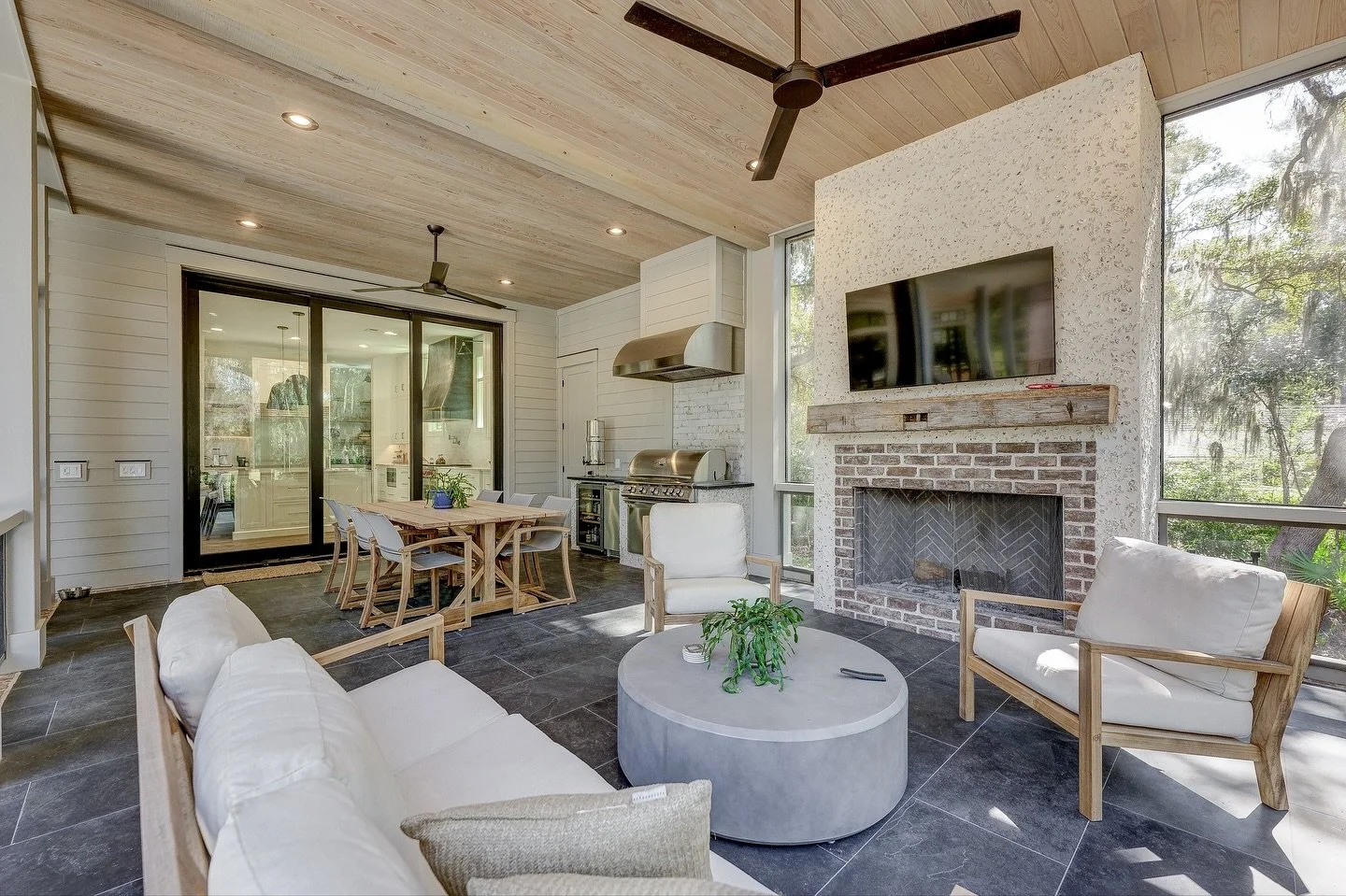 Don&rsquo;t let that beautiful outdoor space go to waste in the winter.... test out that fireplace and start a campfire! 🔥 
.
.
.
#home #homebuilder #homesweethome #backpatio #backporch #exteriordesign #homedecorating #customhome #customhomebuilder 