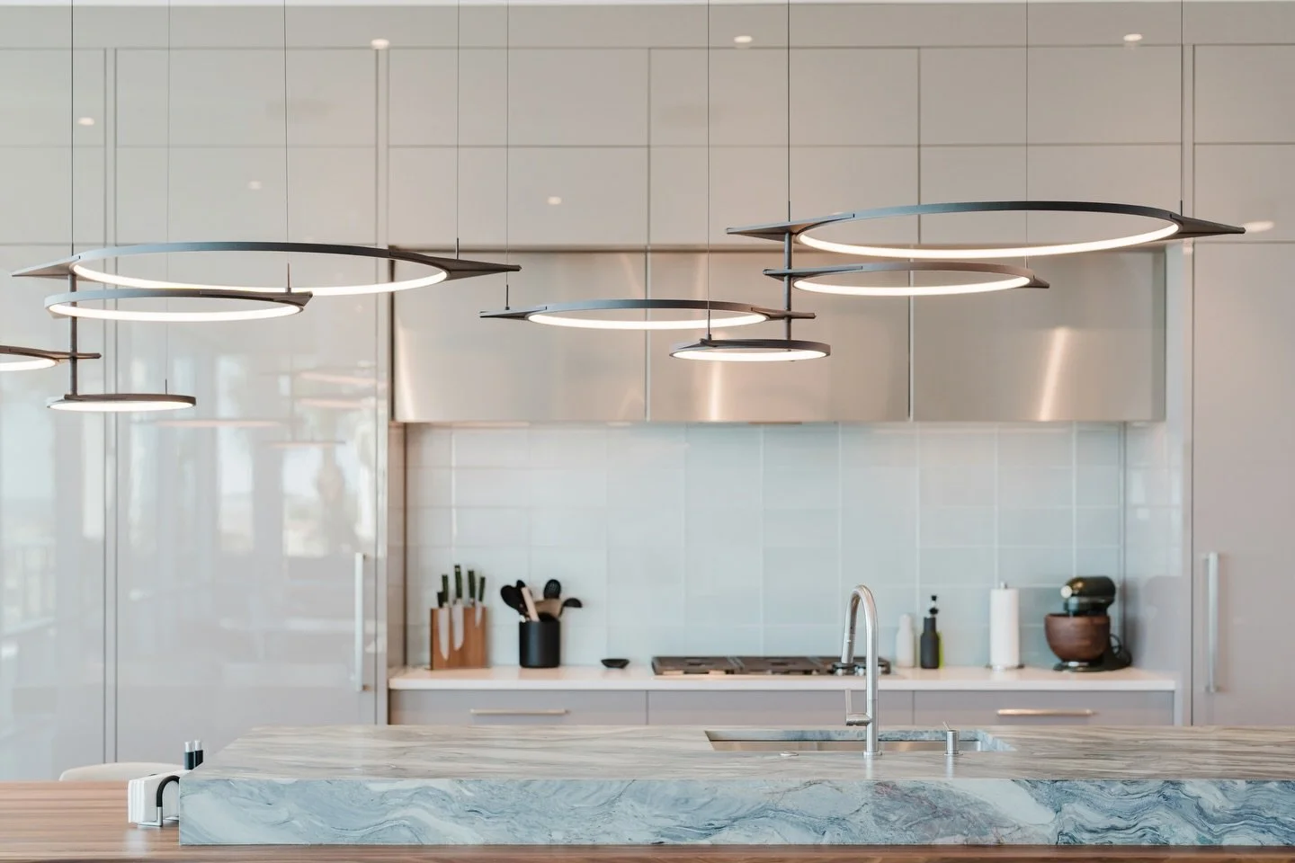 The waterfall marble island, high-gloss cabinetry and custom pendant lighting that serves as functional art&hellip;. Every detail was chosen to reflect light, maximize space, and frame that incredible ocean backdrop! 🌊 

.
.
.
#homebuilder #customho