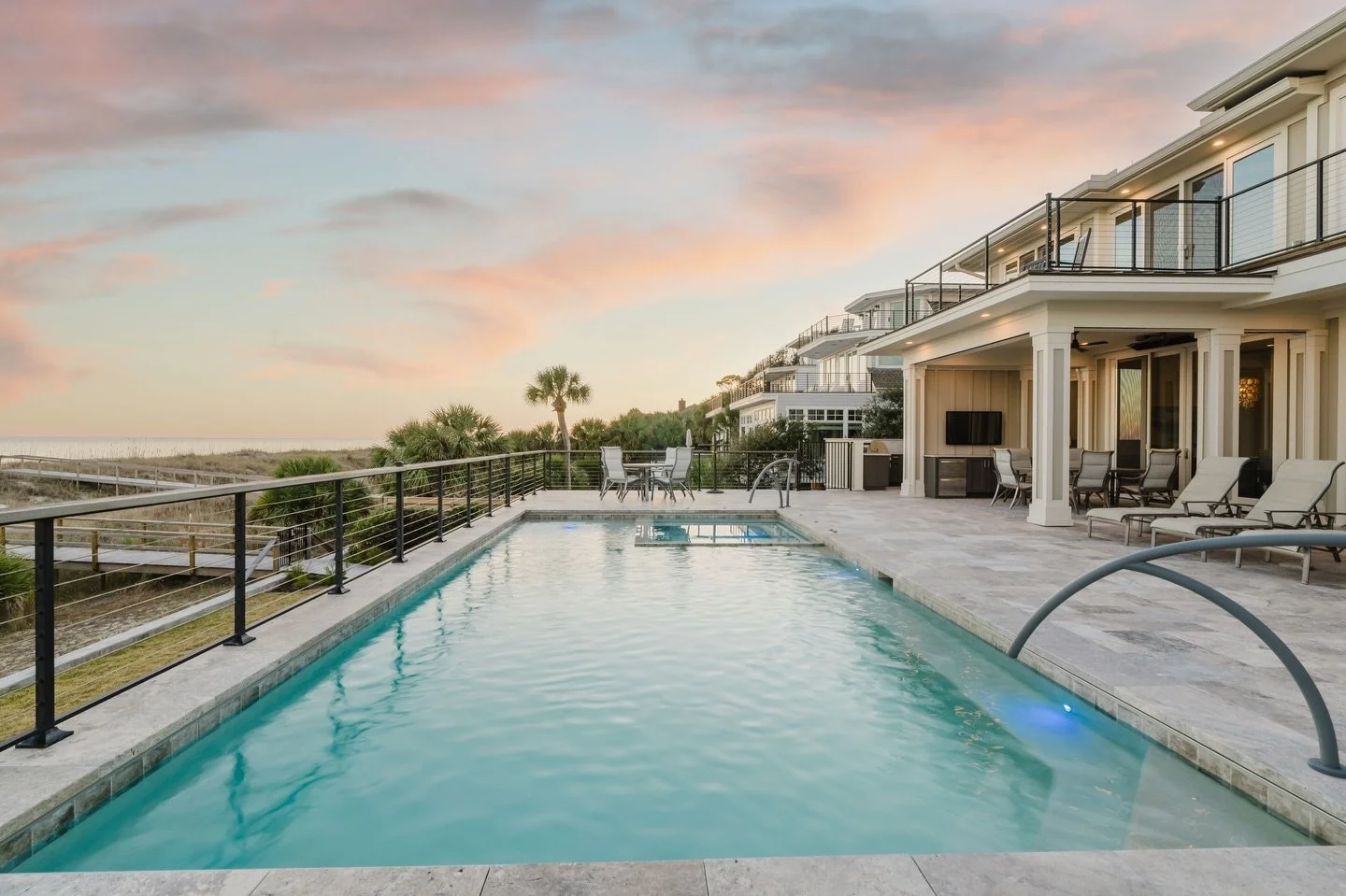Daylight Savings Time means we are just one step closer to spring time &amp; warmer days! ☀️ 

.
.
.
#homebuilder #exteriordesign #customhomes #pool #spring