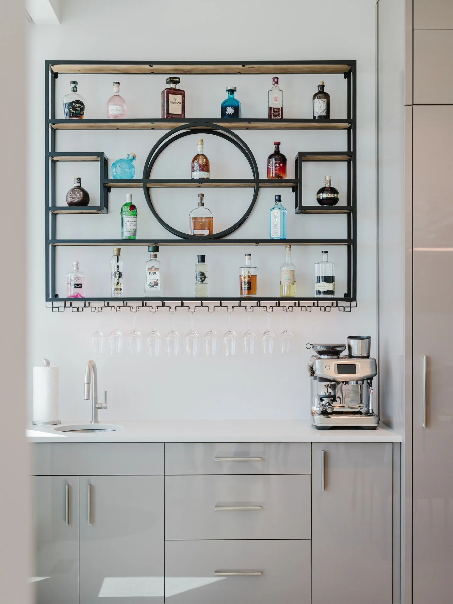 Custom details that make your life easier&hellip;
Something as simple as an instant hot water dispenser over the sink or a private bar &amp; coffee station can make a huge difference in your daily routine! ☕️ 

.
.
.
#homebuilder #customhome #interio