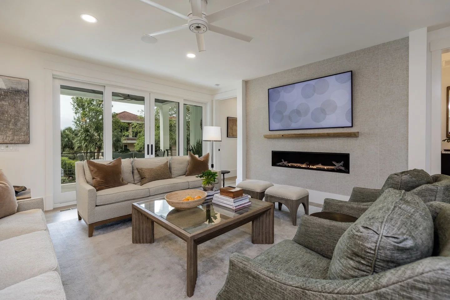 Hitting that midweek slump? Just think about your favorite space at home that you get to come home to and  finally unwind&hellip; 🫶🏻 

.
.
.
#homesweethome #livingroomstyle #livingroomdesign #customhomes #cozyaesthetic