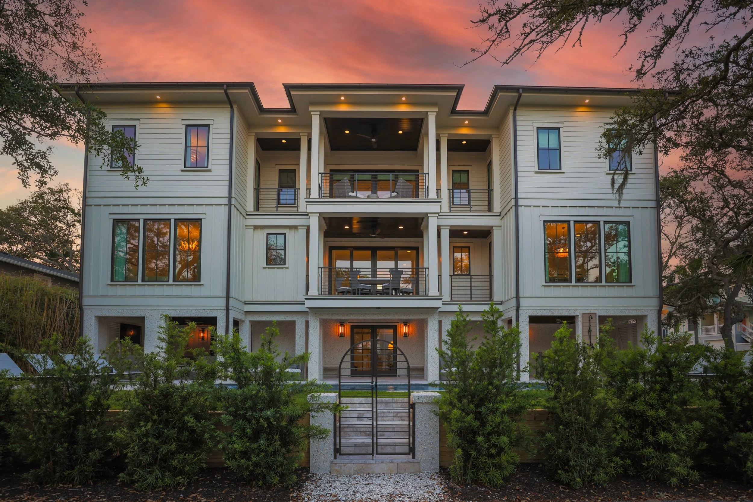 This property has the best location for Carolina sunsets! 🌅 

.
.
.
#sunset #carolinasunset #hiltonheadisland #customhomes #exteriordesign