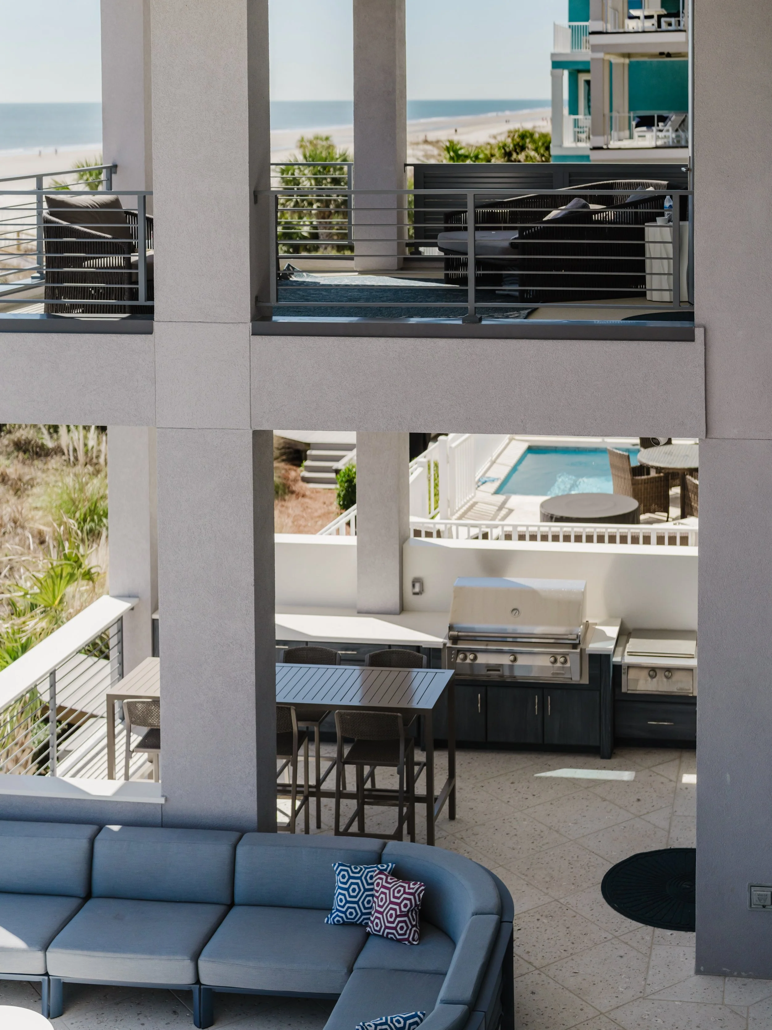 Summer 2026 Trends are in! Natural elements blending indoor and outdoor spaces, yet not shying away from the bold colors and designs when necessary! 🙌🏼

Blog link in story! 
.
.
.
#homebuilder #exteriordesign #interiordesign #summerhomedecor #hilto