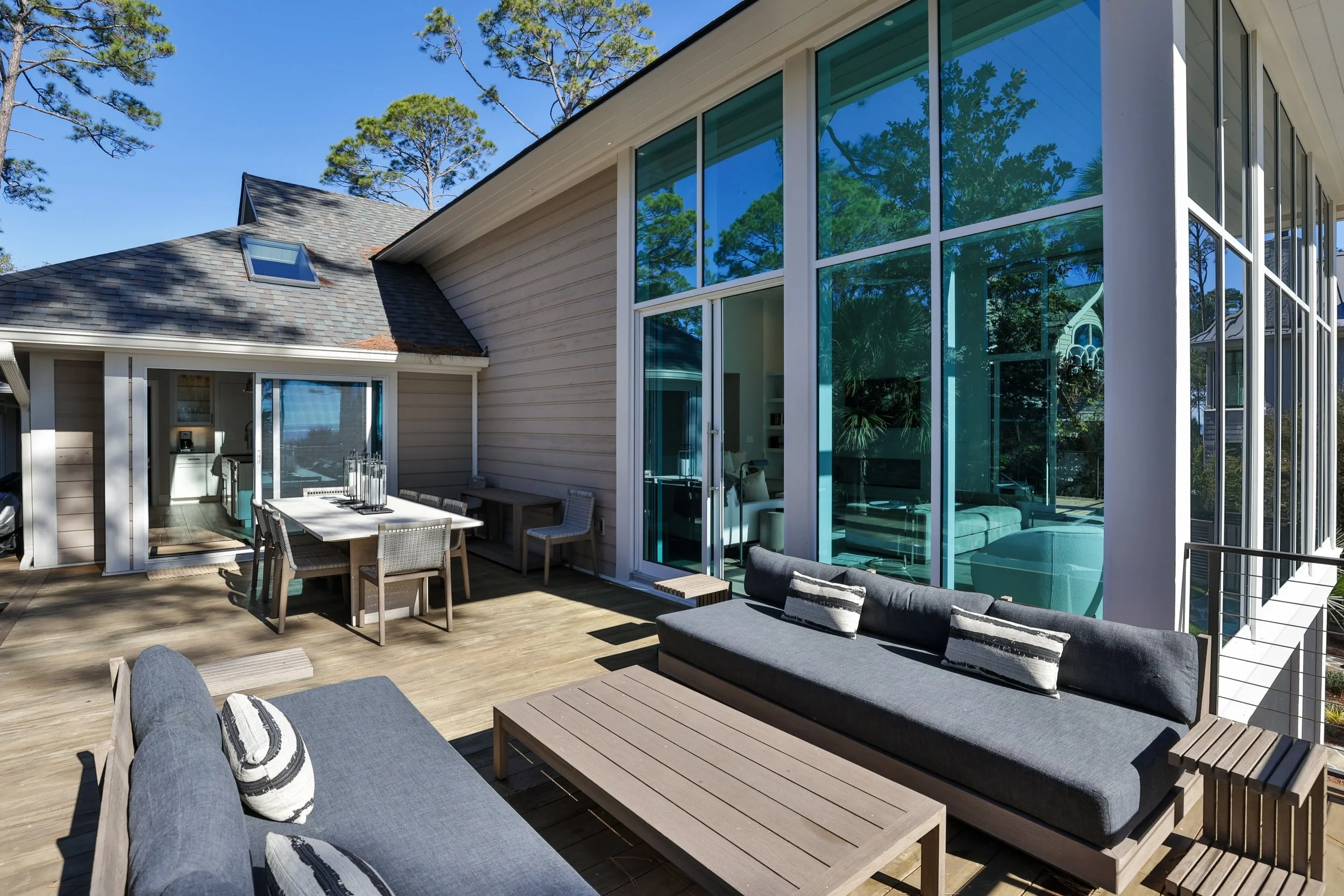 Which outdoor patio is your favorite? ☀️
1 or 2? 

.
.
.
#outdoorliving #outdoorlivingspace #exteriordesign #customhomes #hiltonheadisland