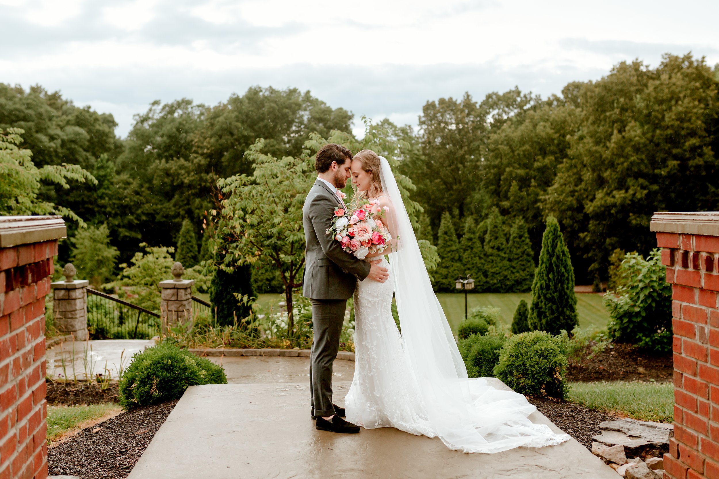 wedding photo of bride and groom at Tayvin Gardens in kentucky