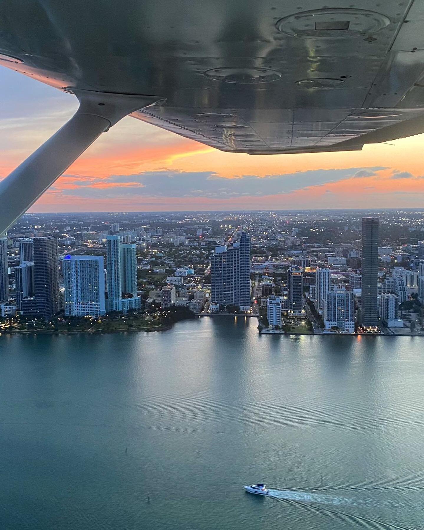 Beautiful sunset shot taken by the lovely @itslobna 📸🌅😍
.
.
.
#miami #mia #beach #beautiful #miamibeach #miamibeauty #thingstodomiami #fll #florida #citylife #citylights #building #watercolor #ocean #oceanview #boat #fly #flying #flywithus #smile 
