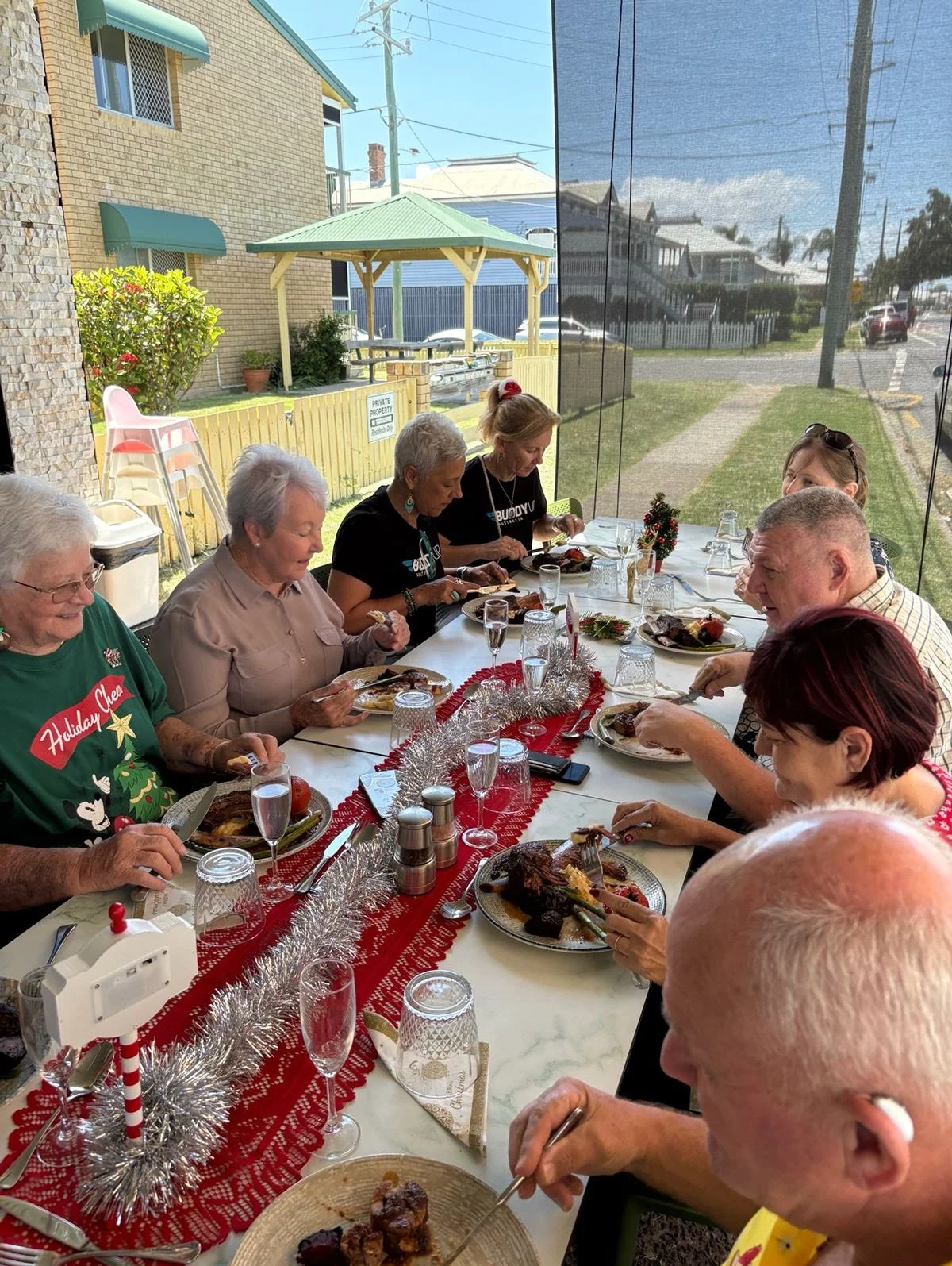 XMAS festivities in full swing for Team QLD 🎅🧑&zwj;🎄

The group met up at their usual coffee spot to enjoy a long table lunch with each other and celebrate the year that has been! 
.
.
.
#adf #adffamilies #defence #community #events #support #firs