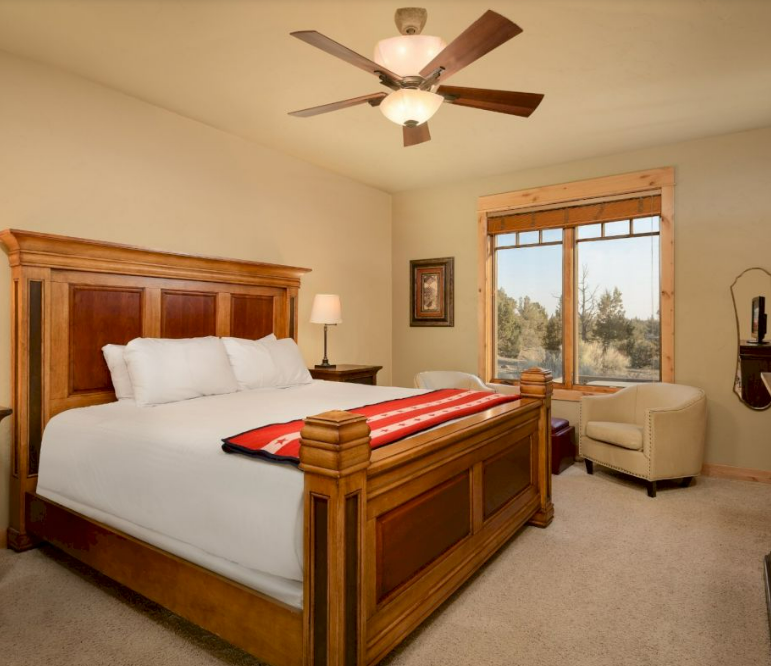 Cabin King Guestroom.PNG