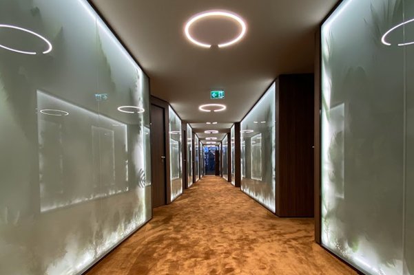 KU64-Mitte-treatment-rooms-hallway.jpg