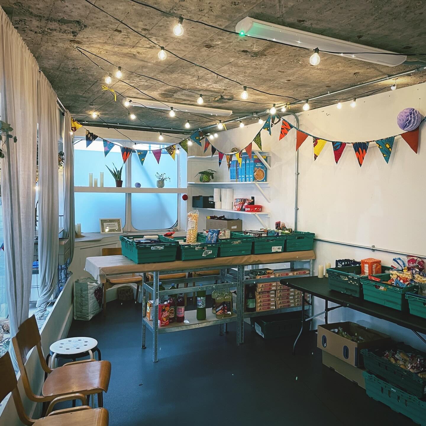The FoodHub @ No.1 Church Lane is all set up and ready to serve!
.
24th Dec - 4th Jan 12:00-14:00 Daily.
.
Free hot drinks, snacks, pantry items and fresh fruit (whilst it lasts!).
.
If you would like to donate/support please keep an eye on our Socia