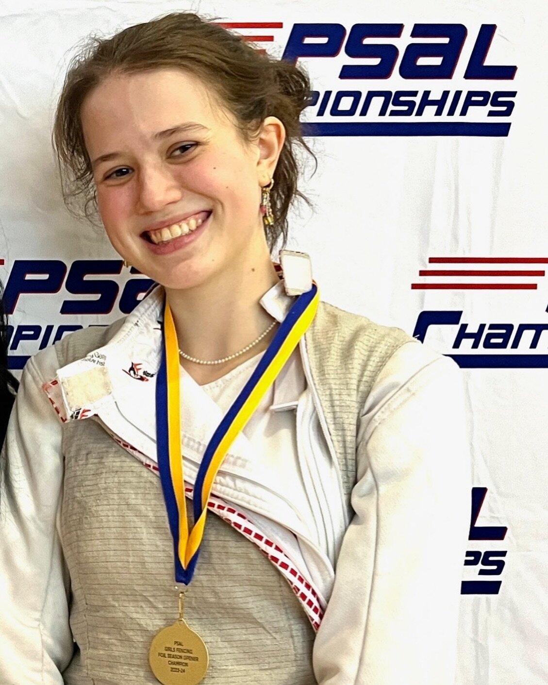 Congratulations to Nia for winning the PSAL season opener on Sunday. A testament to her hard work and dedication. Well done from all of us at Brooklyn Bridge Fencing Club!

#foil #brooklynfencing #fencinglife #fencing #fencingposts #fencingteam #broo