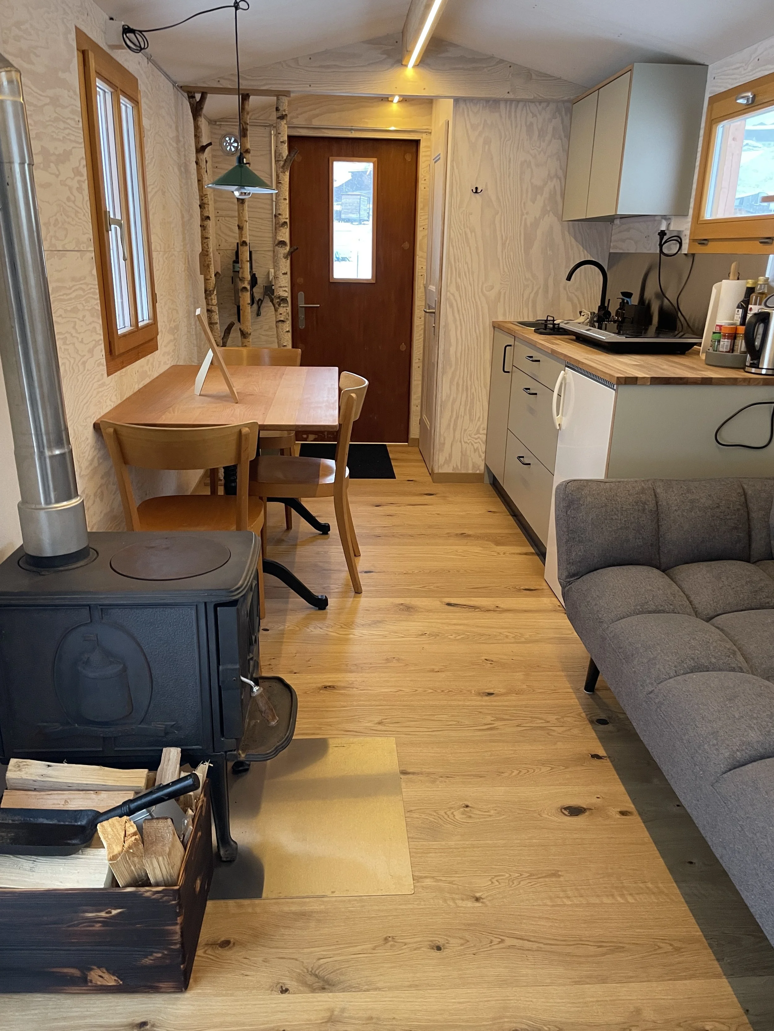 Sofa kann auch zum Schlafen genutzt werden. Liegefläche 80*180cm