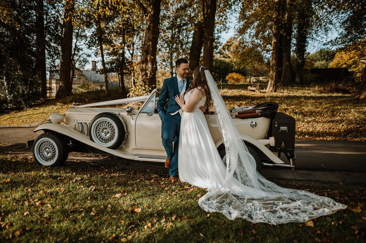 J&amp;E // A beautiful autumn day in Cheshire, at the @hollinhousehotel 🍂

#hollinhousehotel #cheshirewedding #cheshireweddingphotographer #macclesfieldwedding #autumnwedding