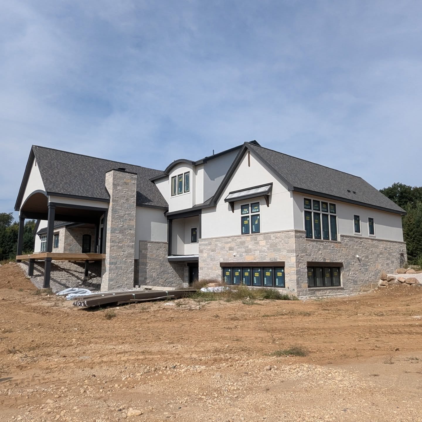 The exterior is almost done at Project 161!!

#exteriordesign #exterior #stucco #stoneexterior #stone #newhomes #newhouseconstruction #customhome #homebuild #homeexterior #homedesigner #homesweethome #homedesignideas #home #architecure #architectdesi