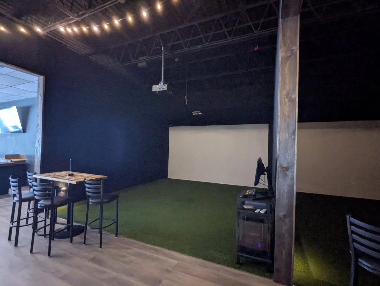 We had our final site visit and sign off at DJ's Clubhouse in Menomonee Falls. They are all set to open!

#golfsimulator #golf #golfing #golfinglife #golfswings #bar #lexdesigngroupllc #lexdesigngroand #designer #interiordesign #interior #weekendfun❤