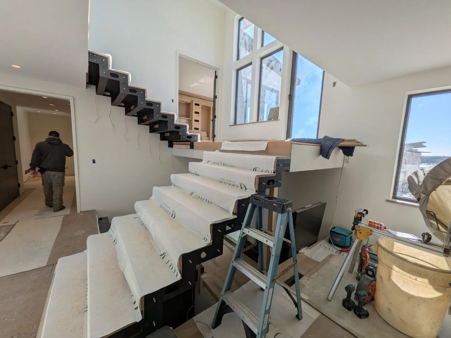 Viewrail flight stack staircase being installed at Project 149!

@viewrail 

#customhomes #stairs #staircase #architecture #interiordesign