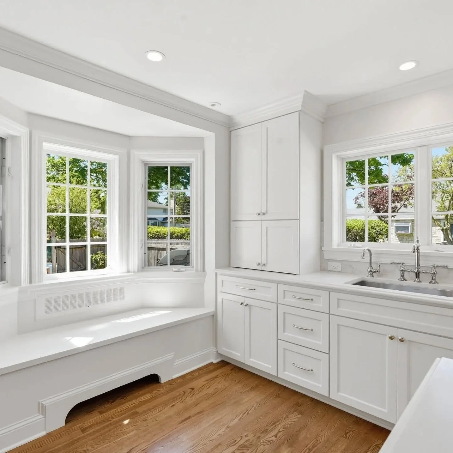This project we designed for a client gave them a brand new expanded kitchen, new sunroom and a much needed mudroom.

GC: @lifetime_renovation 
Architect: @lexdesigngroupllc 

#kitchendesıgn #kitcheninspiration #remodel #addition #interiordesign