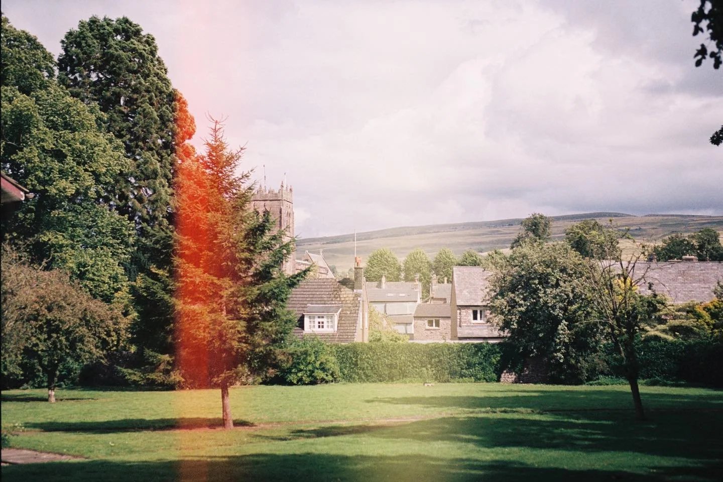 Down from the hills •
#portra400 #leica #leicar3