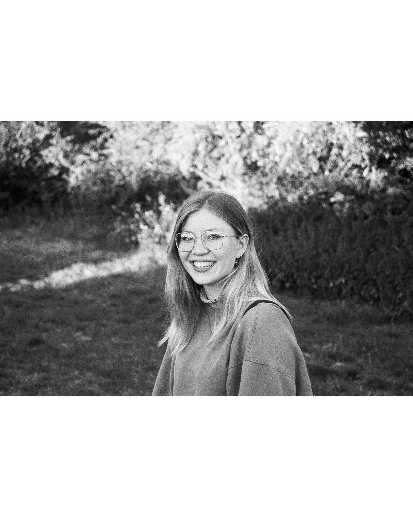 Portrait 4 •
 
Model - @em.topping 
#illfordhp5 #canon #eos600