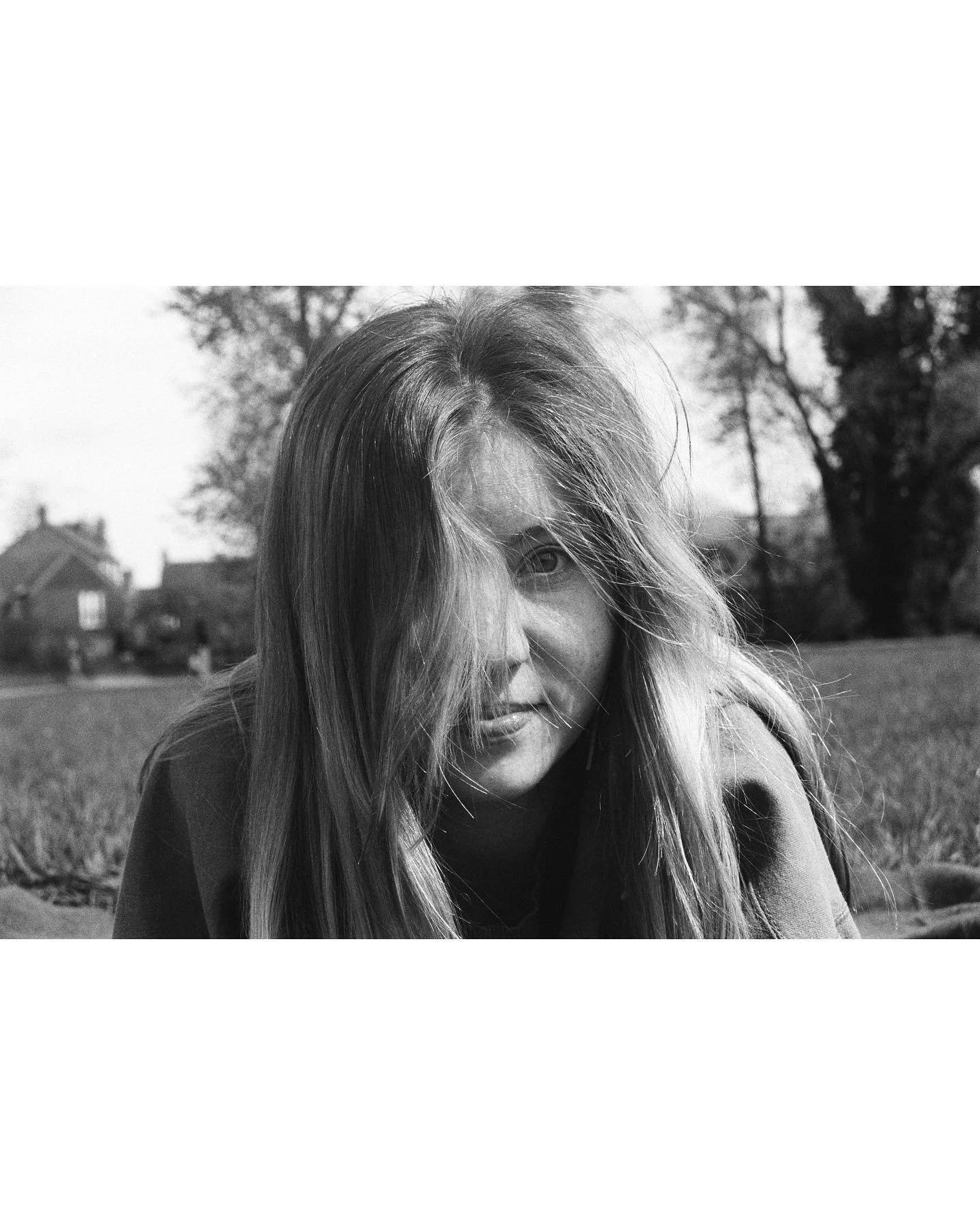 Portrait 2 •
Model - @em.topping 
#illfordhp5 #canon #eos600