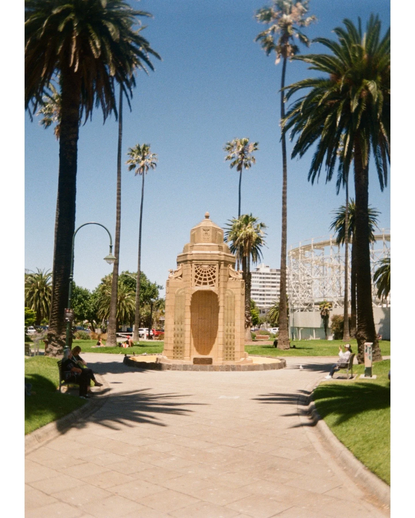 Melbourne no.19

37&deg;52&rsquo;02&rdquo;S | 144&ordm;58&rsquo;40&rdquo;E

#kodakektarh35 #kodakgold400