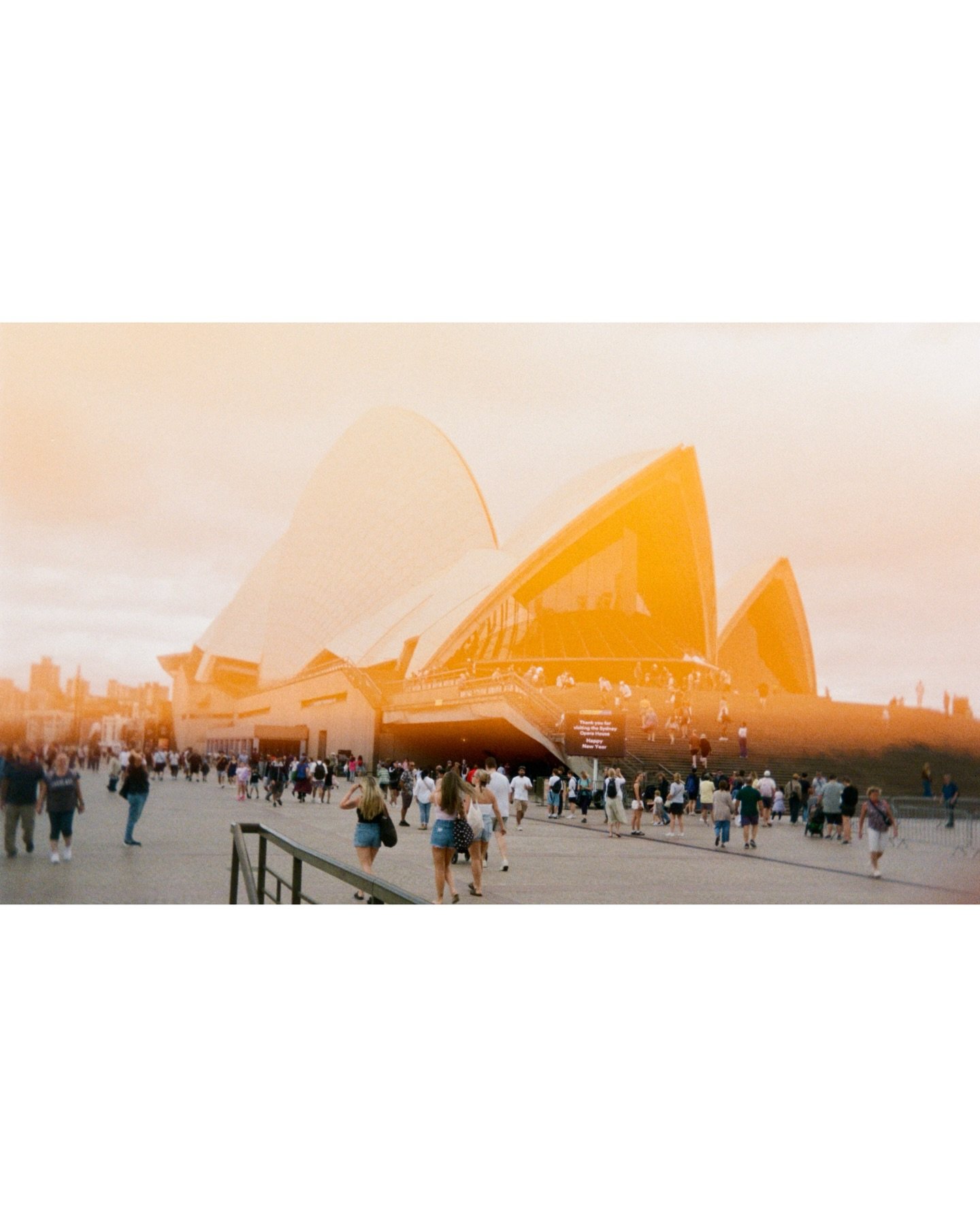 Sydney no.7

33&deg;51&rsquo;29.11&rdquo; S | 151&deg;12&rsquo;50.76&rdquo; E

#leicar3&nbsp;#kodakcolourplus200&nbsp;#onfilm&nbsp;#analog&nbsp;#lightbleed