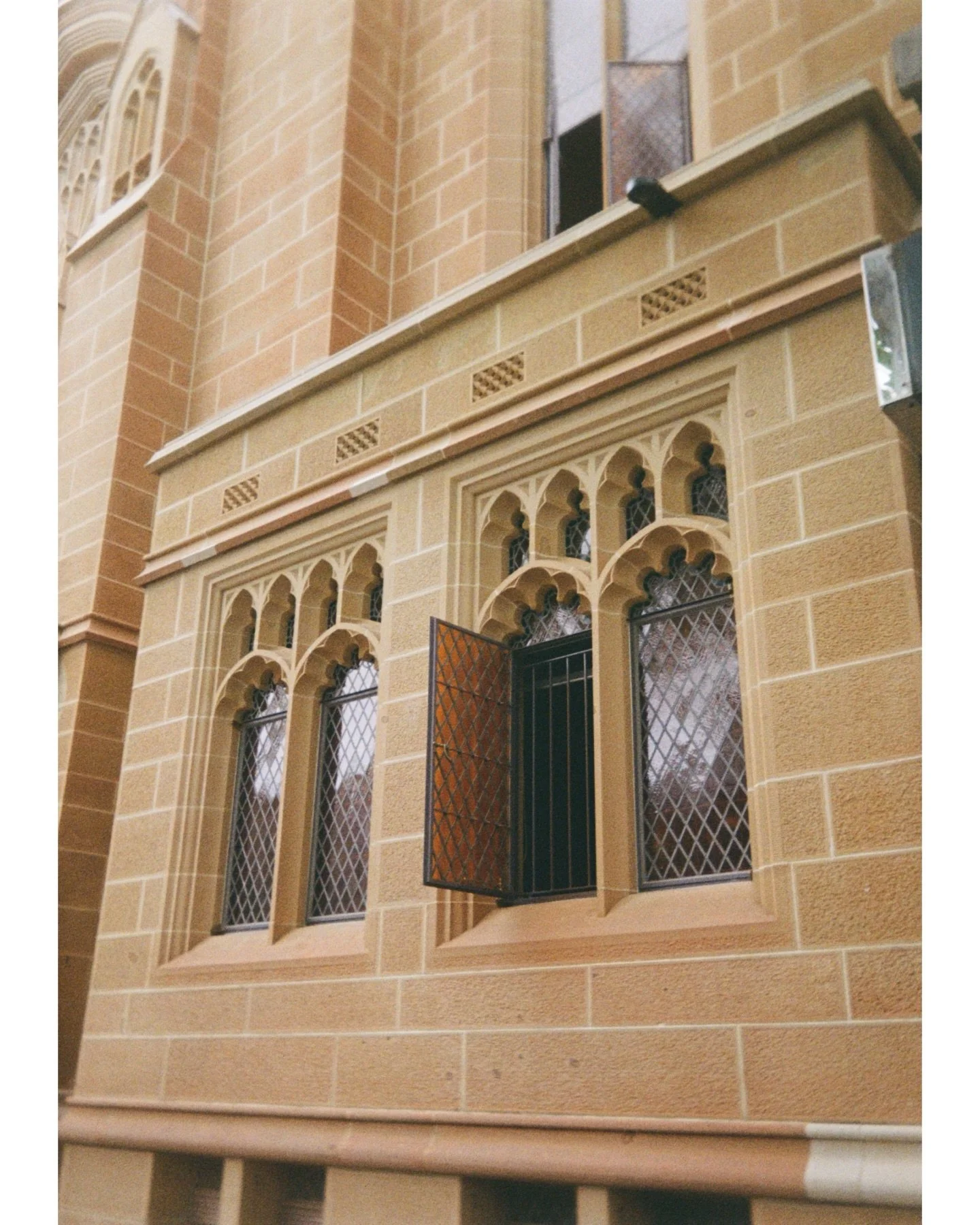 Sydney no.10 

Unknown S | Unknown E

#leicar3&nbsp;#kodakcolourplus200&nbsp;#onfilm&nbsp;#analog&nbsp;#filmgrain